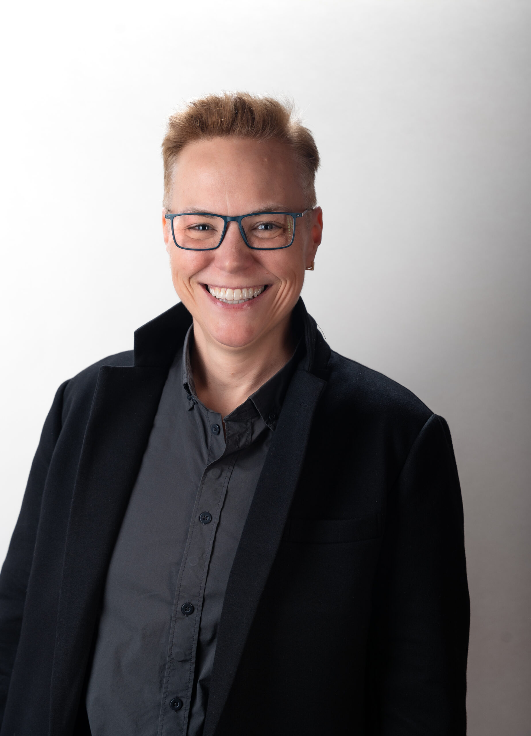 Cyndy White Bck 7409974 scaled